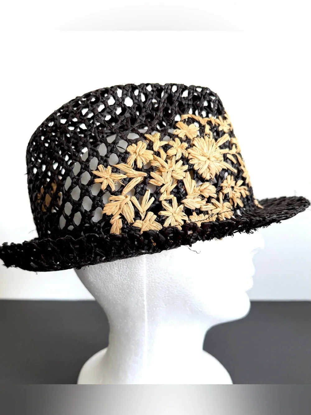 Ralph Lauren Black Woven straw Fedora with Tan Flower Embroidery adjustable Sz M